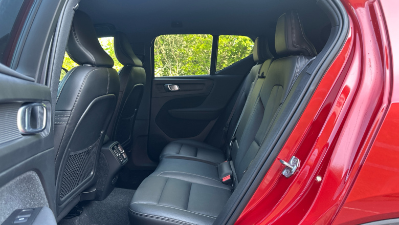 Volvo Xc40 2.0 B4P R DESIGN Pro 5dr AWD Auto Petrol Estate